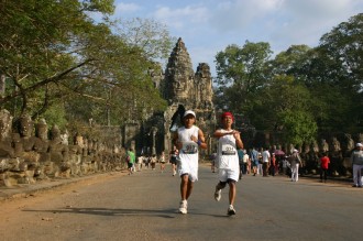 Läufer auf der Siegerallee von Angkor Thom