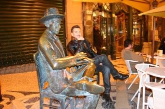 SAUDADE: Nachts in Lissabon: Der Dichter aus Bronze, der Sänger erschöpft