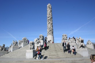 Symbol des Lebens: Monolith aus Granit, Vigeland-Park Oslo