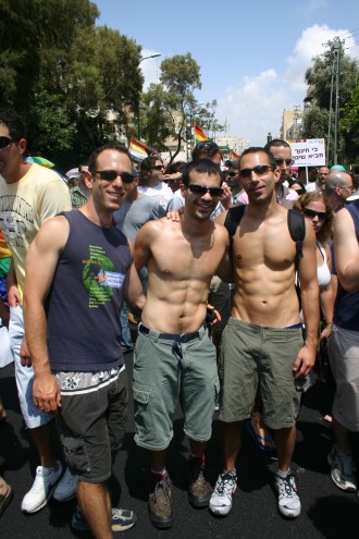 Pride Parade Tel Aviv 2008: Schwule israelische Besucher beim größten Christopher Street-Event Israels, Foto: Robert Niedermeier