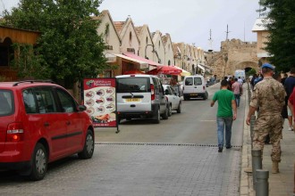 Uno-Soldat in Famagusta: Knuffig auch von Hinten und die Hose sitzt perfekt