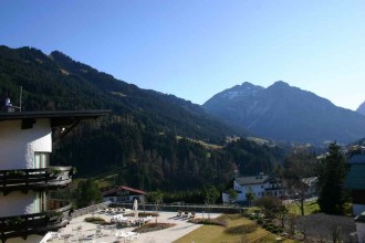 Blick vom Ifen Hotel der Travel Charme-Gruppe auf den Widderstein in Vorarlberg im Kleinwalsertal bei Oberstdorf