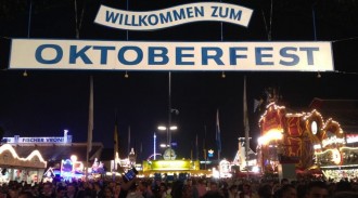 Eingang zur Theresienwiese: Oktoberfest-Tor