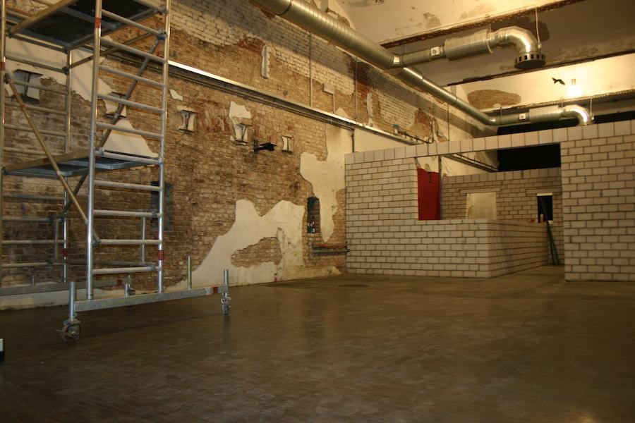 Der "Salon" im neuen SchwuZ - am 10.11. noch eine Baustelle. Foto: Robert Niedermeier