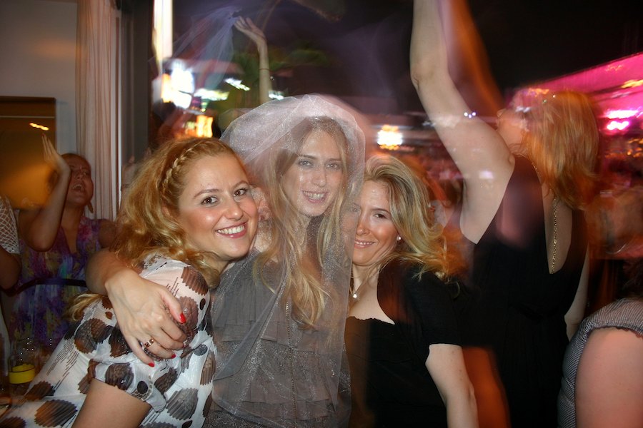 Istanbul: Jungesellinnen-Partycrew im Reina Foto: Robert Niedermeier