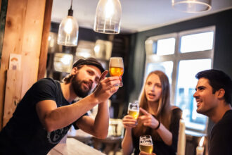 Wildwuschbrauerei Ein Bier trinken kann jeder, ein Bier erklären ist Bierkultur zelebrieren. Copyright Wildwuchs Brauwerk Hamburg