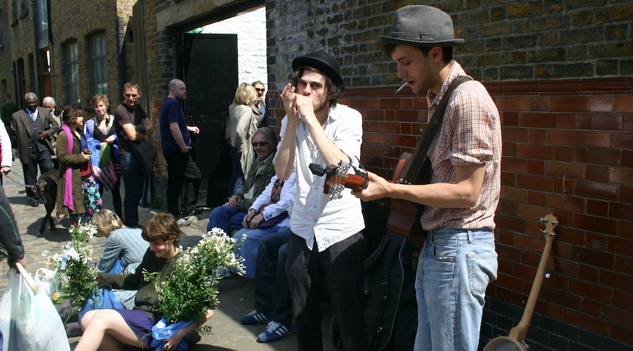 Straßenmusik am Blumenmarkt in Hackney